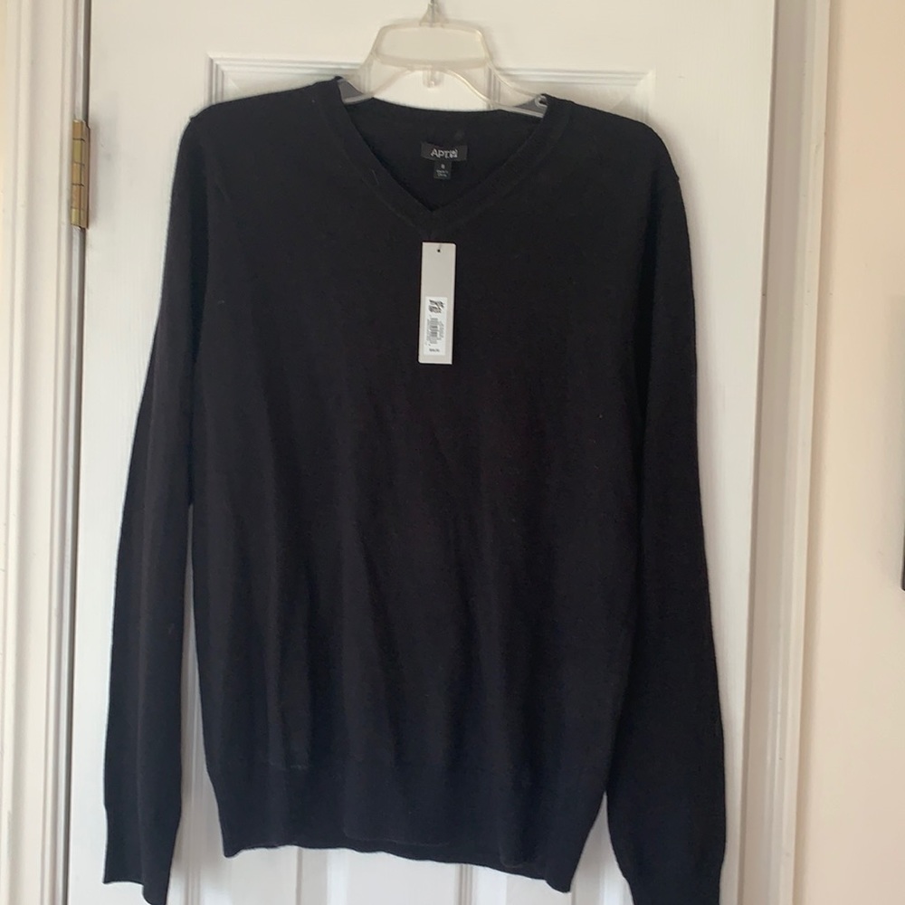 Men’s APT 9 sweater